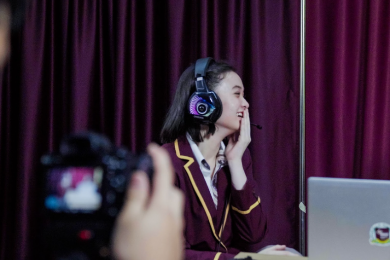 Dampak Positif dan Negatif Anak Bermain Media Sosial