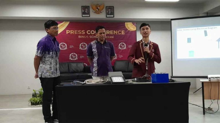 Solar-Powered Energy Streetlights: Innovative Renewable Energy Project of BINUS SCHOOL Bekasi Developed by Bryan from Grade 12